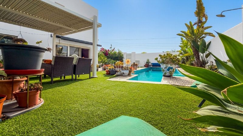 Foto d8a2bfce-d13a-4df1-a87a-7a7e96c07e75. Casa amb piscina a Parque de las Naciones Torrevieja