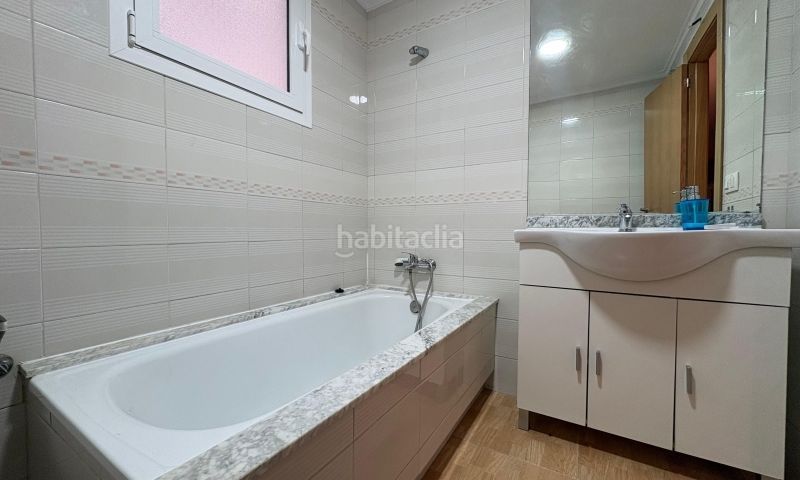 Foto 0eabe373-f5ab-4c6d-9e67-6216831b32b0. Casa amb aparcament a El Acequión Torrevieja