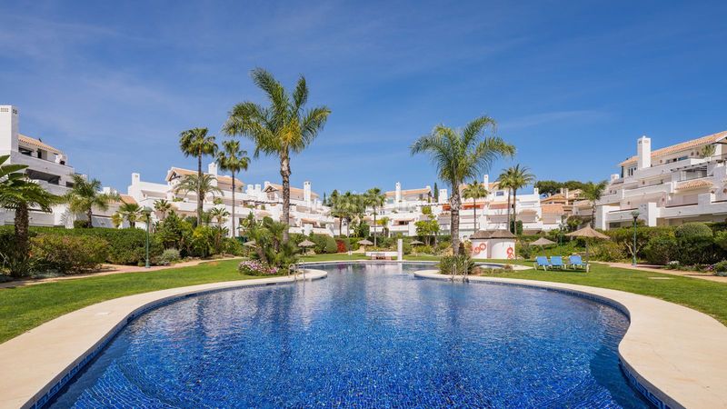 Foto fea5ac6e-93ae-48b8-8e8e-1874bdab4a18. Casa a Río Real Marbella