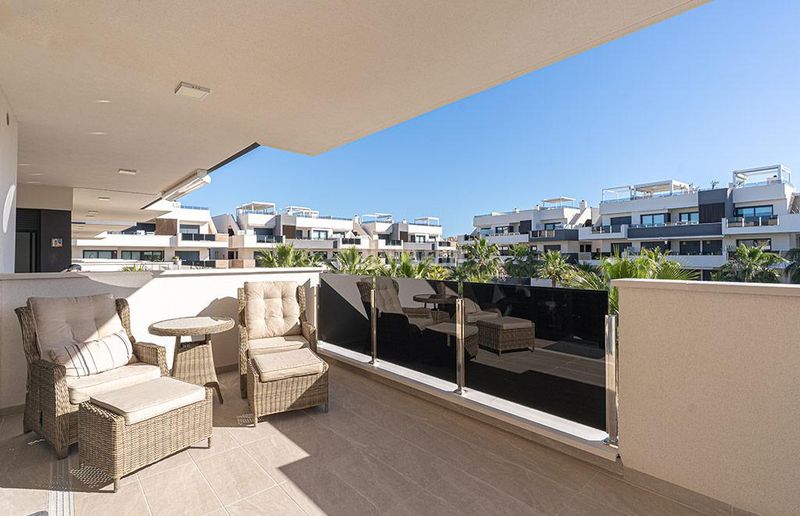 Foto 78aab9b5-8a3a-4ea4-a752-b8e3ddaa6aad. Casa amb aparcament a Punta Prima Torrevieja