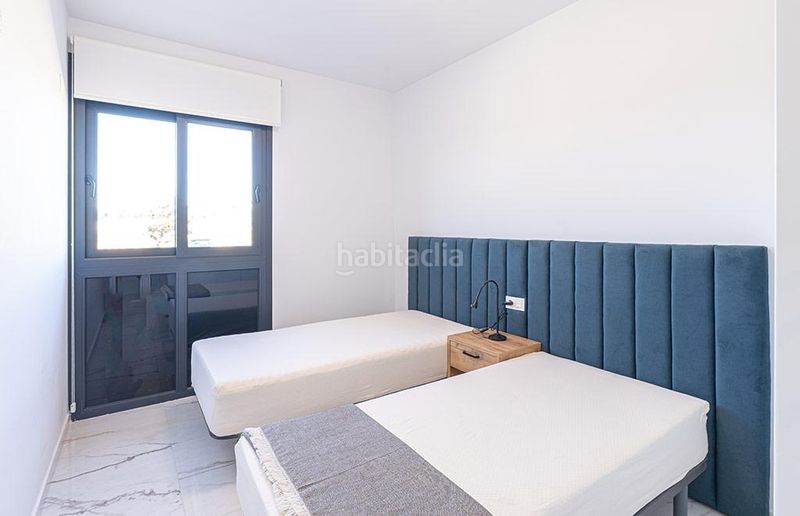 Foto a1c9b7b6-308f-4f50-a67c-9ddbb9bf48d7. Casa amb aparcament a Punta Prima Torrevieja