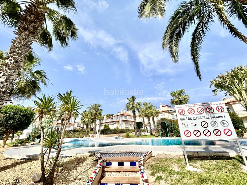 Foto 83e86142-1414-4269-9552-2b5595429cf2. Casa amb aparcament a Punta Prima Torrevieja