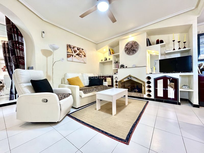 Foto ac0e145c-6d24-44bd-bacc-678677e092aa. Casa amb aparcament a Punta Prima Torrevieja