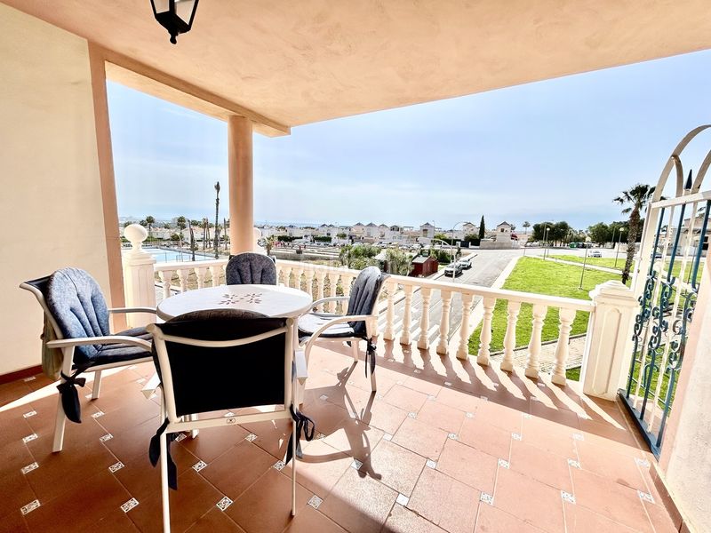 Foto b901002c-8f65-4b8e-9cc4-480385af7254. Casa amb aparcament a Punta Prima Torrevieja