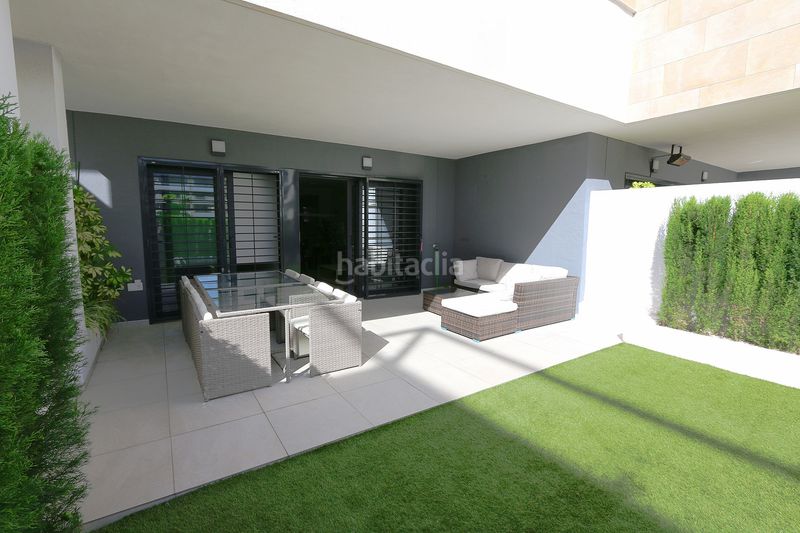 Foto 10b09c8f-ba55-47cc-a7be-12339a1f120f. Casa amb aparcament a Playa Flamenca Orihuela