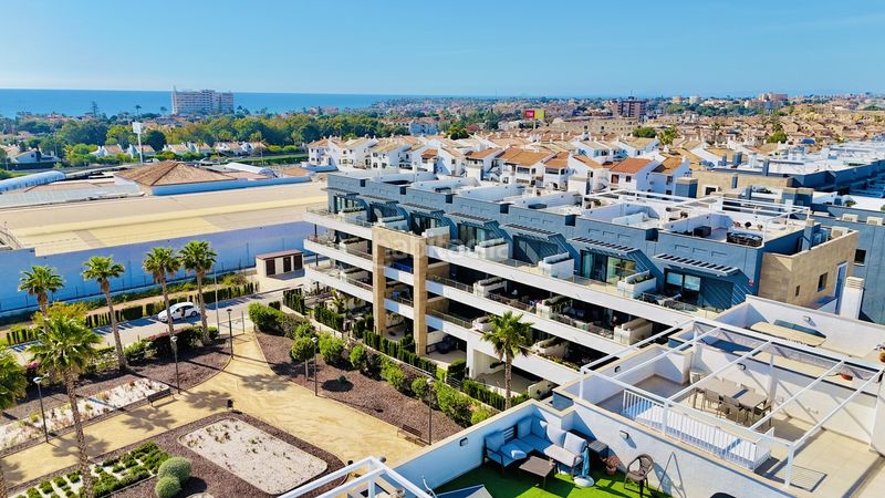 Foto 81f026e7-ba6d-4d3c-8eae-63b1a5faec2a. Casa a Playa Flamenca Orihuela