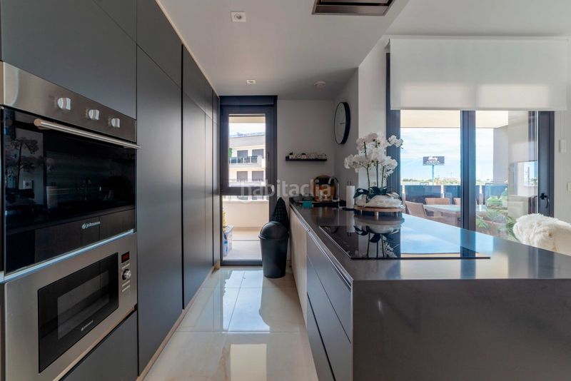 Foto c6867ffb-24d8-4e08-b5a4-2d4a33bf96b9. Apartament amb aparcament a La Zenia Orihuela