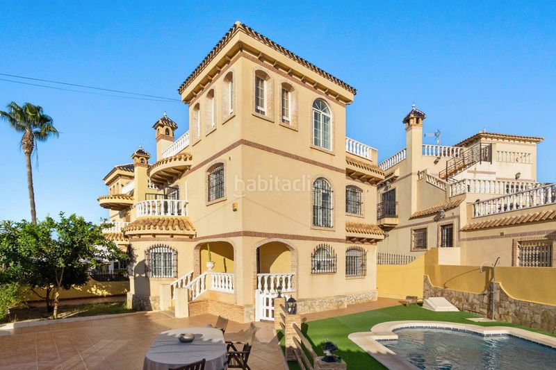 Foto a10290d0-69da-41ad-8684-8cc92e29ea31. Casa amb piscina a La Florida Orihuela