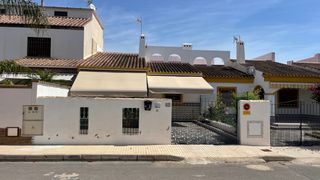 Casa adossada a Torre de la Horadada