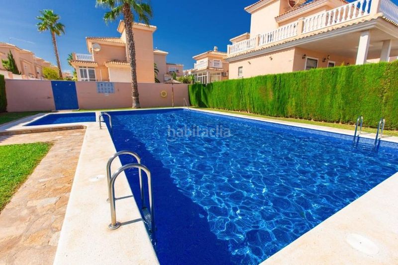 Foto 463c2778-96ea-4eb1-b171-aa486bc6ec45. Casa adossada a Punta Prima Torrevieja
