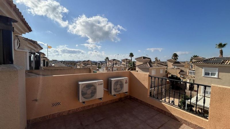 Foto 9dd15362-43e3-4d4b-8d11-a541b11176e6. Casa adossada a Punta Prima Torrevieja