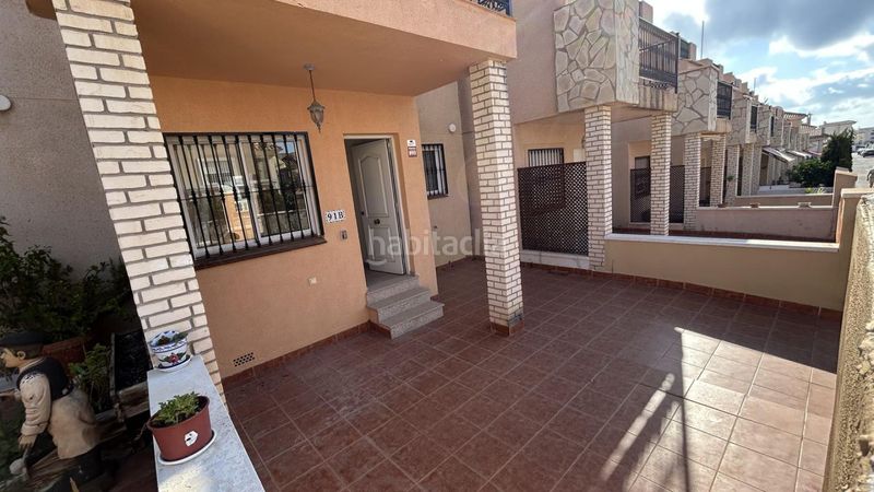 Foto ba7ffcb0-d61f-4f6b-b7e6-d7e1fa5d45e9. Casa adossada a Punta Prima Torrevieja