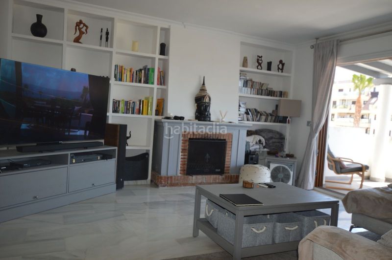 Foto c9e236e8-b1c4-422d-99e4-4e57434f86da. Casa amb aparcament a Puerto de la Duquesa Manilva
