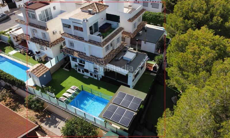 Foto e88e37ae-9c4c-4f76-84cb-0b8ccc3c54b2. Casa amb piscina a Playa Flamenca Orihuela