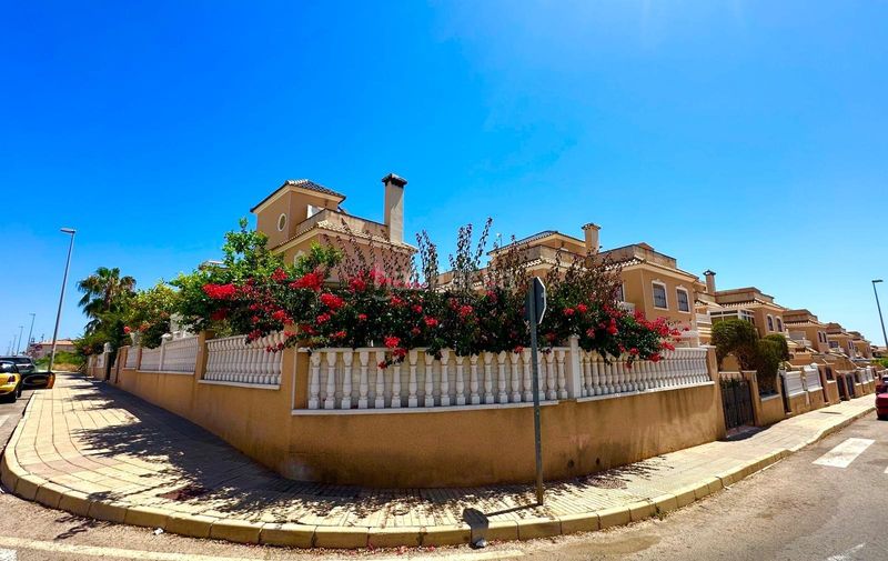 Foto f581e4c9-db92-44c3-874a-316461720128. Casa amb piscina a La Regia Orihuela