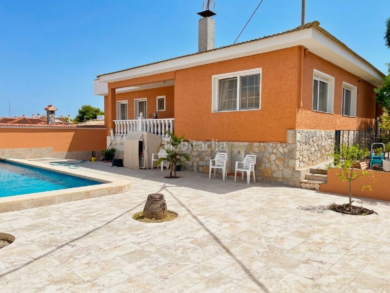 Foto ca32d772-abb1-4303-ab35-9e05de06d559. Casa amb aparcament a Benijófar