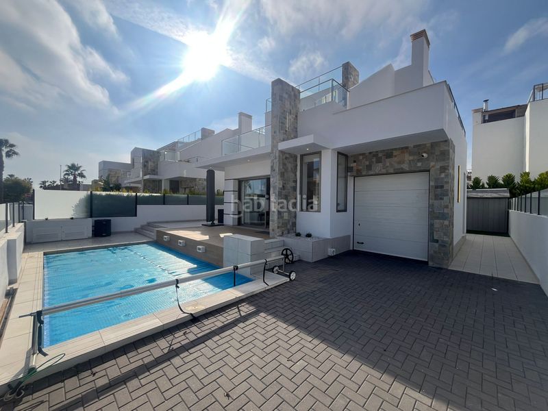 Foto 47f59108-3b40-4424-9124-011e69f11d05. Casa amb aparcament piscina a Centro Alcázares (Los)