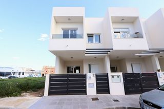 Haus in Pilar de la Horadada Ciudad