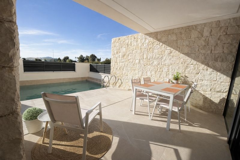 Foto eec5e377-2423-47d3-95d1-5cdbc412e282. Casa adossada amb aparcament piscina a Dolores