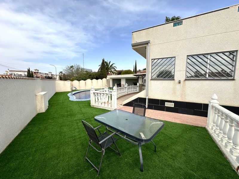Foto 4f14d407-a580-4e5f-84ca-ee16546d9f86. Casa amb piscina a Centro de la Ciudad Quesada Rojales