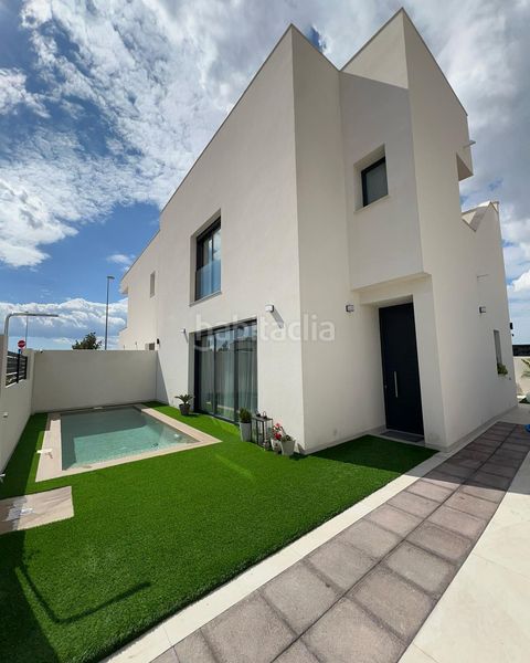 Foto e8b9cd8c-a744-4610-9a94-8c8e3cef5939. Casa amb piscina a Benijófar