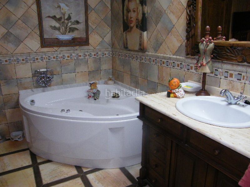Foto baa0cacd-b721-4589-8752-0cdcd7a1e711. Casa adossada a Daya Nueva