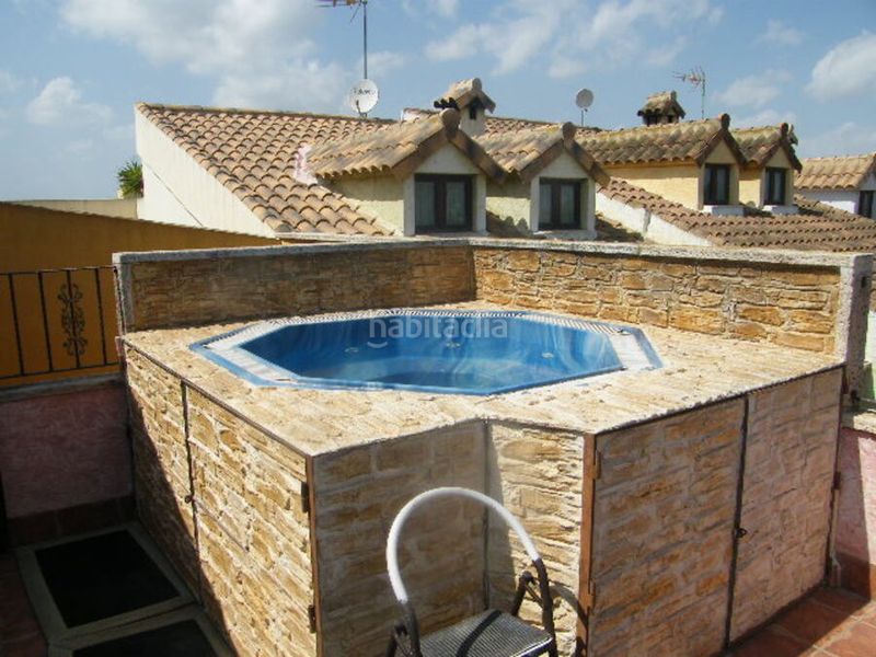 Foto d8fead43-b6c2-4aa3-8d55-3b7f508013d5. Casa adossada a Daya Nueva