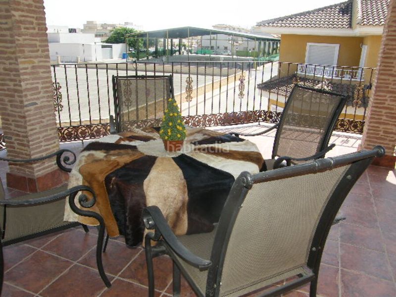 Foto f5aa37ea-f280-4229-abc6-3045a17485a3. Casa adossada a Daya Nueva