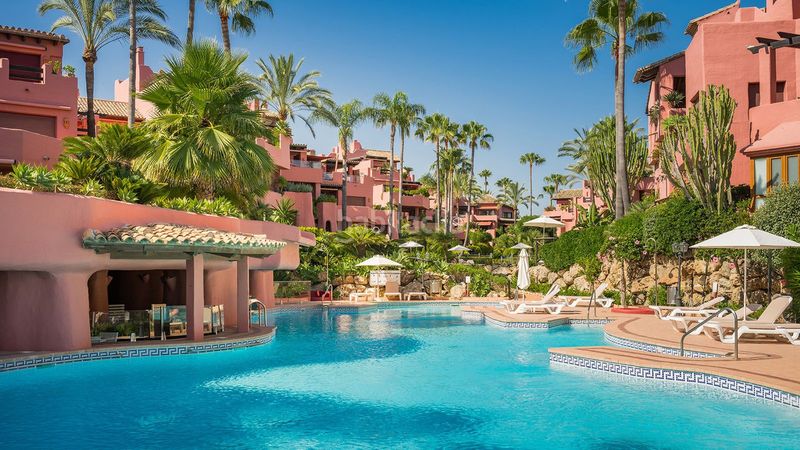 Foto 4d41f5e6-3558-412d-917d-0a5f198f0d6d. Apartament amb aparcament a Zona Calvario Estepona