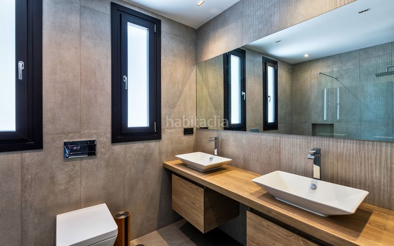 Foto 13ba4726-7f2f-4ae3-be1b-6f8ed1b29b00. Casa a Parque Central Estepona