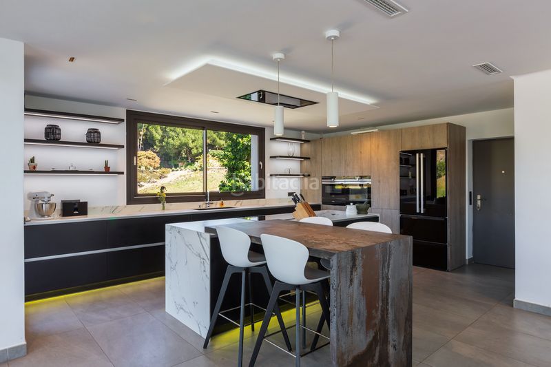 Foto cd42badf-bd3e-43df-97ea-52b8dfdff2c2. Casa a Parque Central Estepona