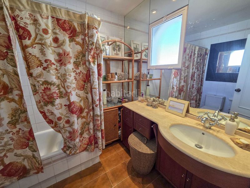 Foto d4fad25e-40ef-447b-859e-2a96fcce9a54. Casa adossada amb aparcament a bahía de Casares Casares