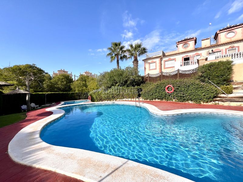 Foto 5c6a15cd-6db0-4d89-8b6b-a9f874e5fe45. Apartament amb aparcament a Playa Flamenca Orihuela