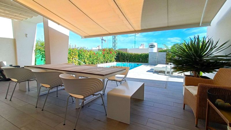 Foto a8328100-cd26-4e0c-b5f5-21a4d3c4b8fa. Casa amb piscina a Algorfa