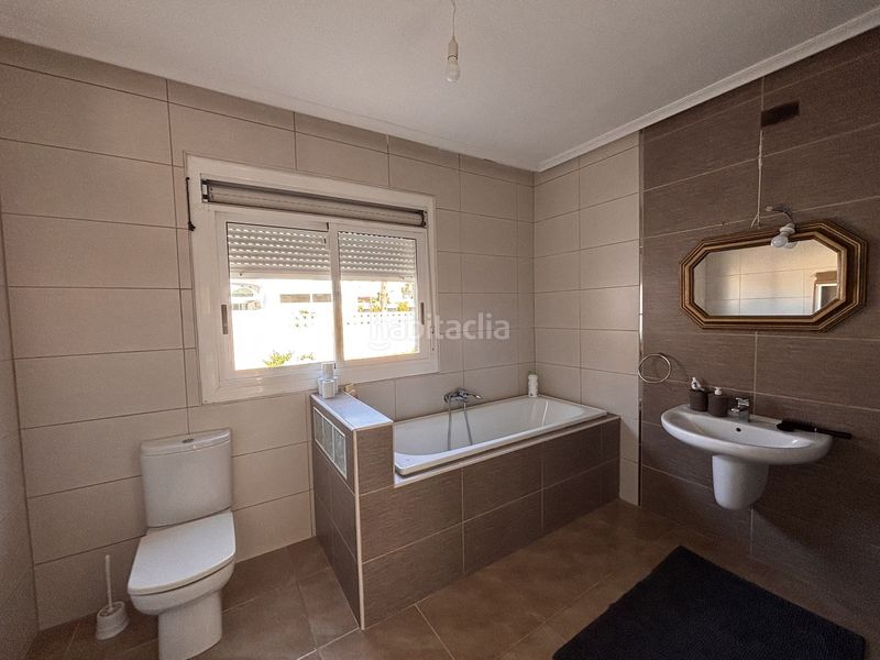 Foto 0c455f4d-c771-43de-8427-be3ac43e1b28. Casa amb aparcament a Benijófar