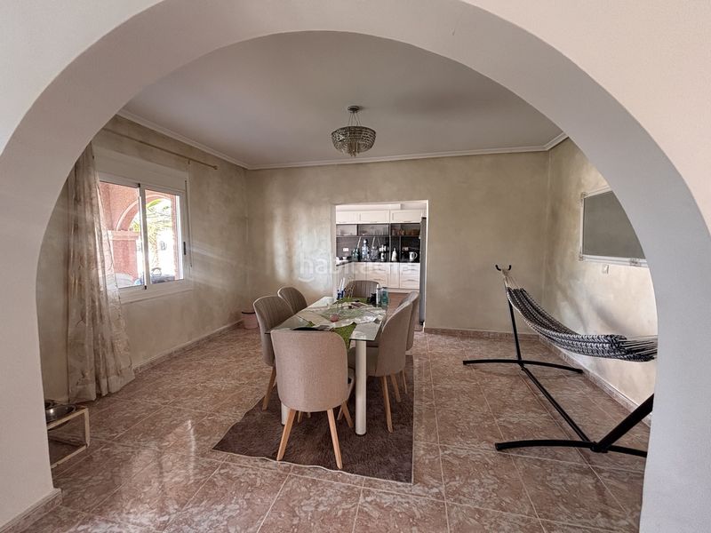 Foto c32be241-5d47-465f-be4f-13b4d2cf3ad3. Casa amb aparcament a Benijófar