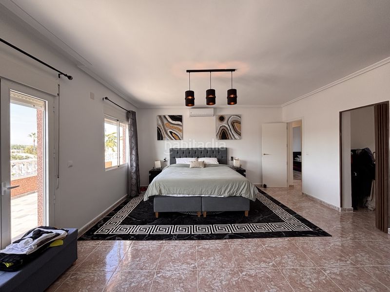 Foto fa43424d-f73f-45b6-a7d9-0b556c34316c. Casa amb aparcament a Benijófar