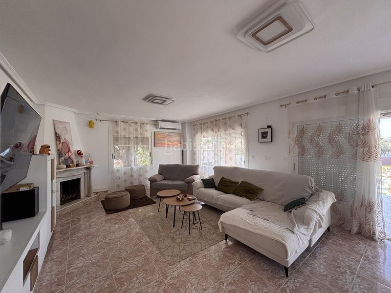 Foto fe289bdc-f591-4e8c-ac36-2462dbe7648f. Casa amb aparcament a Benijófar