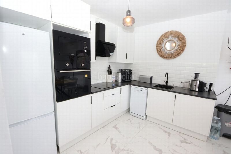 Foto b2c322ad-94d1-4aac-994e-56a5c2323e31. Apartament amb piscina a Punta Prima Torrevieja
