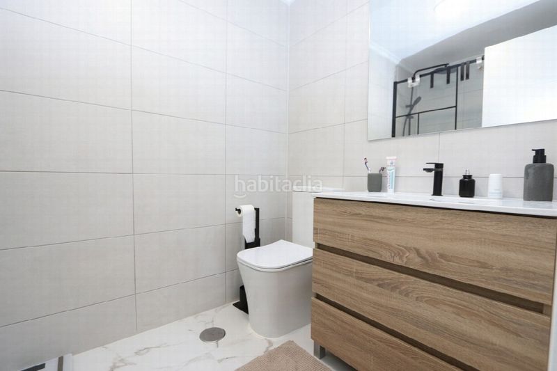 Foto c52e6526-d1ef-45c1-bff4-7e1b59bbc7f1. Apartament amb piscina a Punta Prima Torrevieja