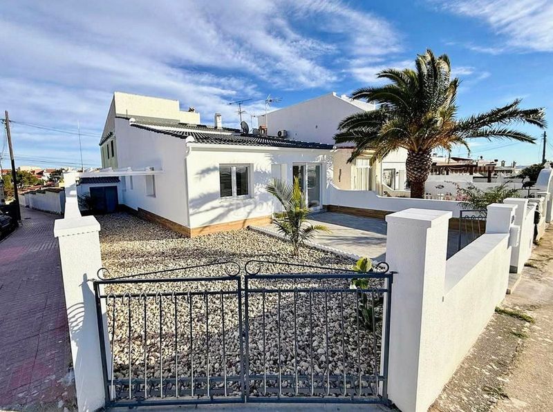 Foto b1d44081-e281-4060-a138-3f2f818faf5d. Casa en Centro Rojales