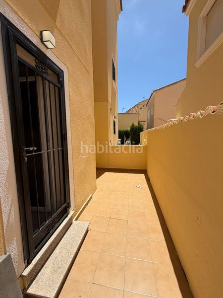 Foto 1091ab59-8d8b-47fc-9898-e3d1890d1bdc. Casa adossada a Lomas de Cabo Roig - Los Dolses Orihuela