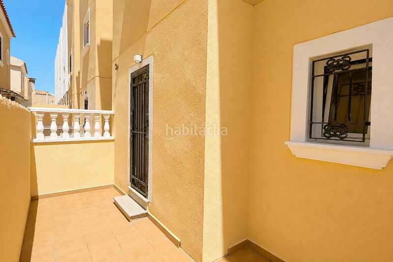 Foto 6e9e470d-9a8d-4d91-873a-d46dd8e21587. Casa adossada a Lomas de Cabo Roig - Los Dolses Orihuela