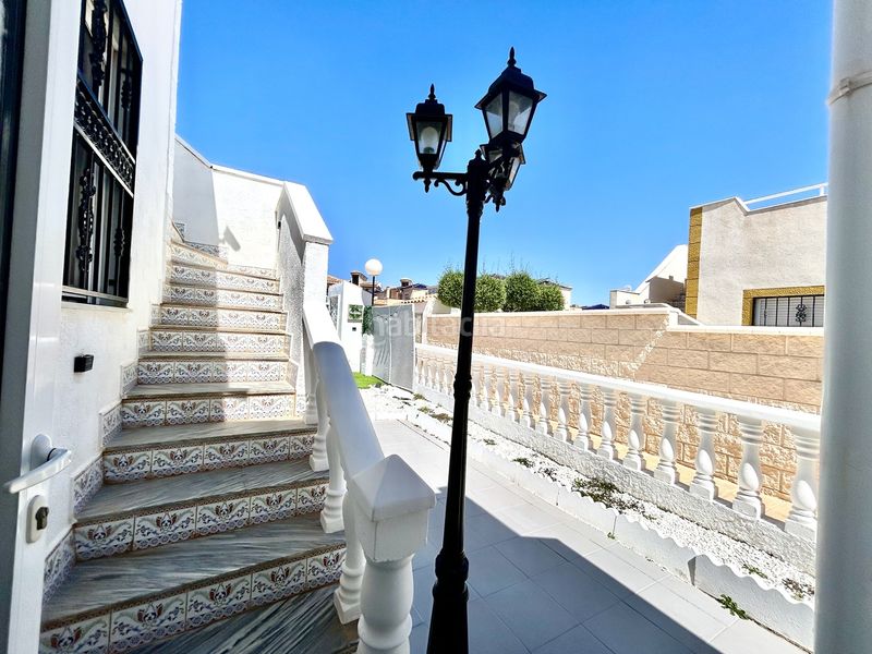 Foto c5874151-a1ed-46f9-b748-fc0fc79bffd7. Casa adossada a Punta Prima Orihuela