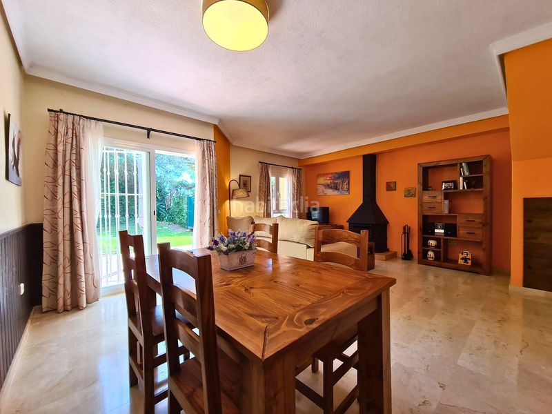 Foto 164532e6-e0a7-4e88-829e-8d33eadf7fec. Casa adossada amb aparcament a La Duquesa Manilva