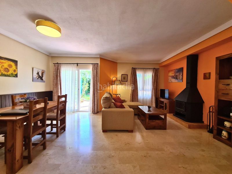 Foto 364e1395-bd9d-4aad-bad0-b5edb52bad74. Casa adossada amb aparcament a La Duquesa Manilva