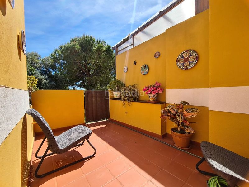 Foto f14c6d3f-72bf-41c1-b455-0b069b1f4cc7. Casa adossada amb aparcament a La Duquesa Manilva