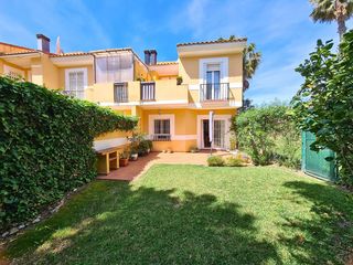 Semi detached house in La Duquesa