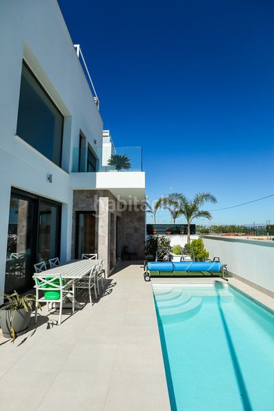 Foto 0a3eace4-2a04-4a45-b896-3f936447c554. Casa amb piscina a Daya Nueva