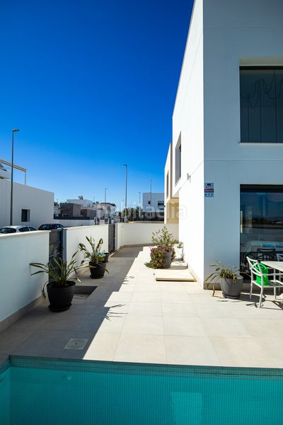 Foto 40e4ea84-d347-4dfb-9e06-5546718012f9. Casa amb piscina a Daya Nueva